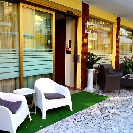 In Guest - New Cirene Triple Comfort With Full Πανσιόν