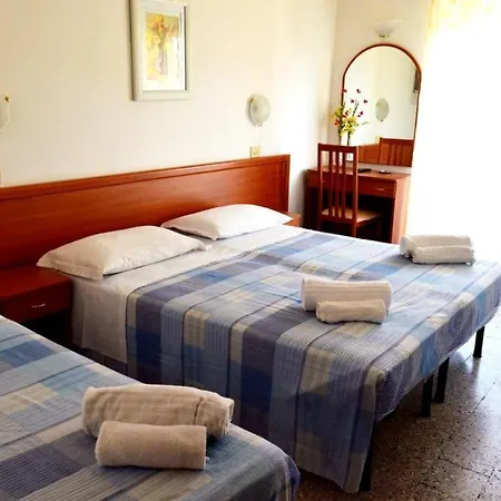 Affittacamere In Guest - New Cirene Triple Comfort With Full Rimini