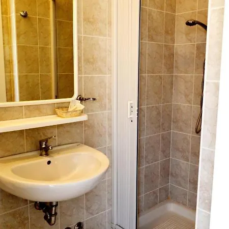 In Guest - New Cirene Triple Comfort With Full