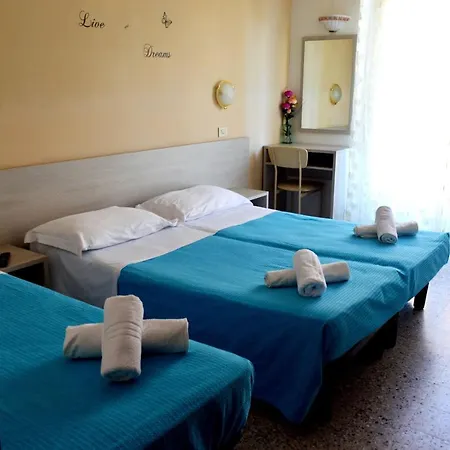 Pensjonat In Guest - New Cirene Triple Comfort With Full