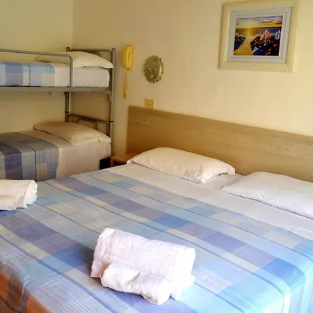 In Guest - New Cirene Triple Comfort With Full Pensjonat Rimini