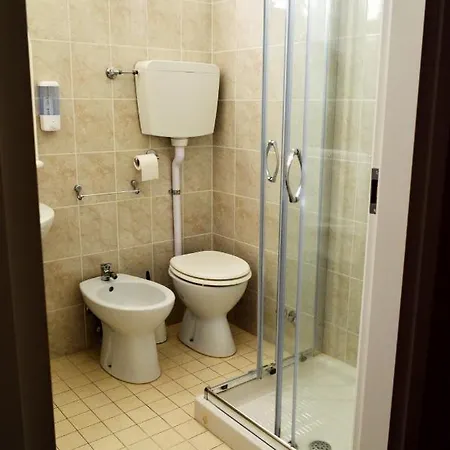 In Guest - New Cirene Triple Comfort With Full Pensjonat