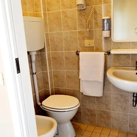 In Guest - New Cirene Triple Comfort With Full Pensjonat